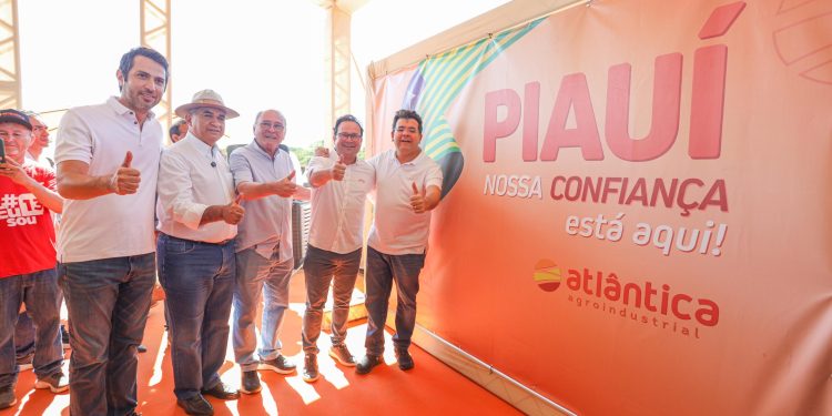 Governador entrega reforma da PI-223 e participa de início de obra de granja em Pau D’arco