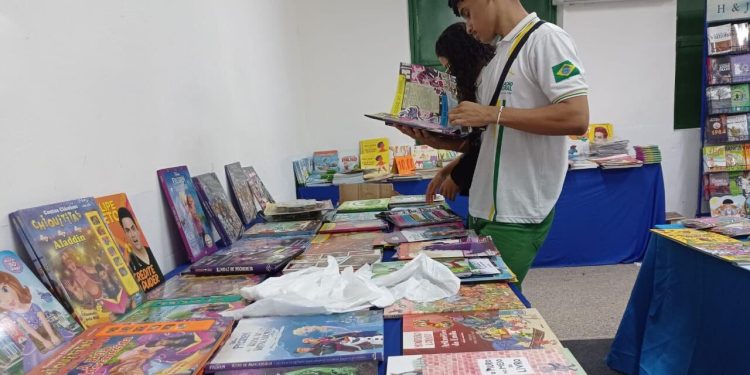 Salão do Livro de José de Freitas reforça compromisso com a educação e homenageia o escritor Manoel Paulo Nunes