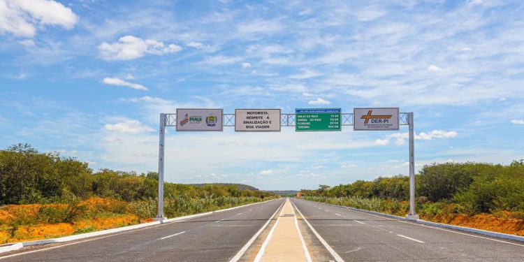 Governador inaugura anel viário e centro cirúrgico em São João do Piauí