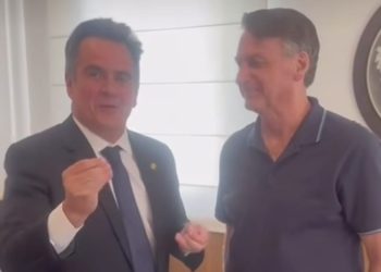 Ciro Nogueira visita Bolsonaro após alta e entrega broche da nova federação União Progressista