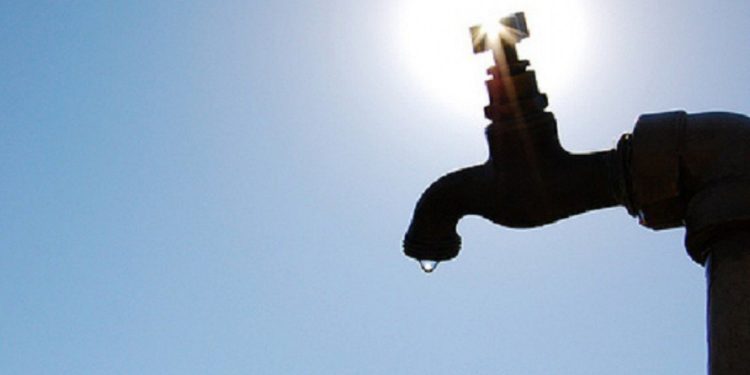 Mais de 20 bairros de Teresina amanheceram sem água neste sábado (17)