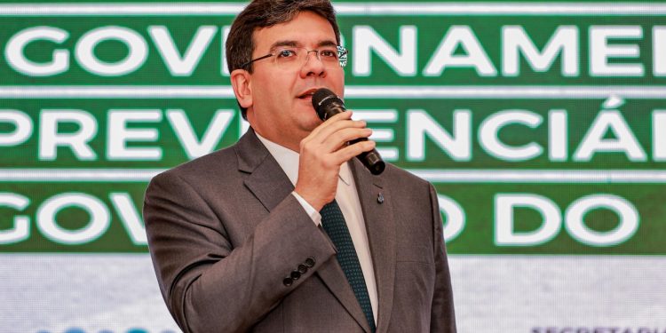 Governador anuncia novos concursos para oxigenar o serviço público do Piauí