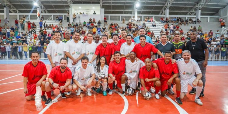 Governador inaugura em Picos o maior ginásio poliesportivo do interior do Piauí