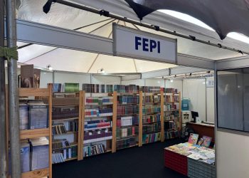 Livraria Espírita Ramiro Gama da FEPI marca presença no SALIPI 2025