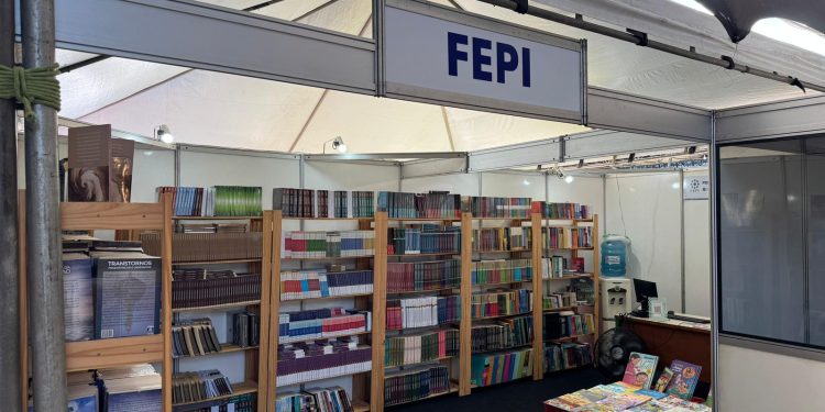 Livraria Espírita Ramiro Gama da FEPI marca presença no SALIPI 2025