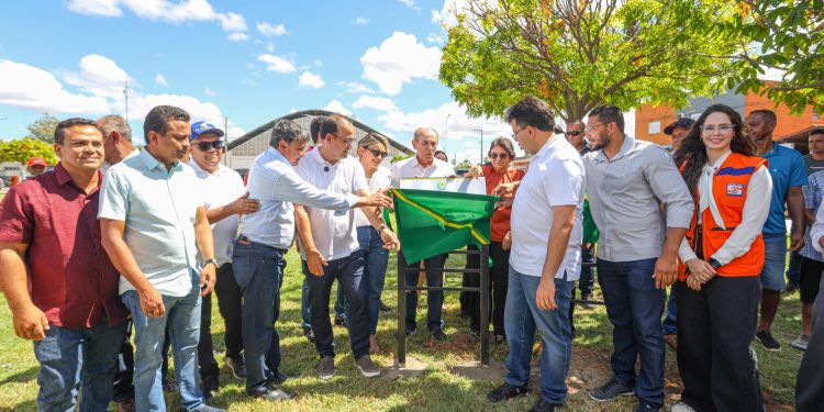 Governador inaugura praça, pavimentação e recuperação de rodovia em São José do Peixe