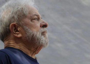 Lula perde influência no exterior e é impopular em casa, diz The Economist