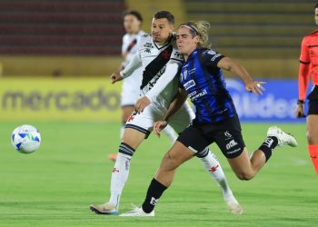 Sul-Americana: com um a menos, Vasco é goleado pelo Del Valle e se complica