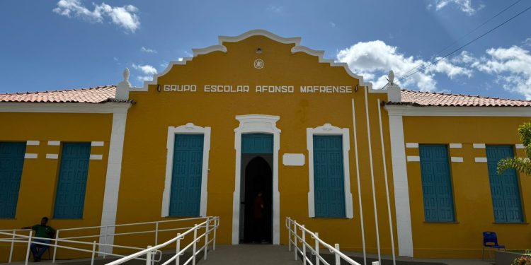 Governador inaugura reforma de escola considerada um marco histórico da cidade de Altos nesta quarta (30)