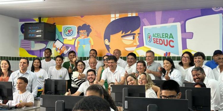 Governador inaugura escola, Espaço da Cidadania e asfalto em Altos