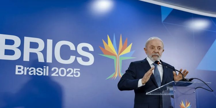Pesquisa Quaest: 55% dos brasileiros dizem que Lula provocou Trump ao criticá-lo no Brics