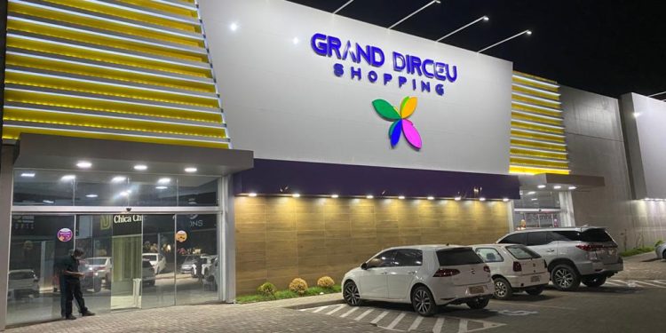 Outlet Chic movimenta o comércio e aquece as férias de julho no Grand Dirceu Shopping com descontos de até 80%