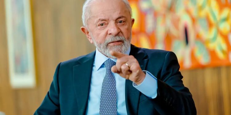 Lula diz que Brasil é dono do próprio nariz e que Trump não quer conversar