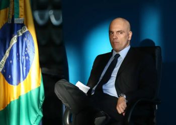 “Quem comanda o Brasil é Alexandre de Moraes”, disse Bolsonaro em entrevista à Reuters