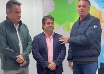 Ao lado de Ciro Nogueira, Jair Bolsonaro anuncia Thiago Junqueira como pré-candidato a senador