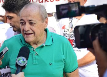Prefeito Silvio Mendes recebe manifestantes e esclarece a situação do concurso da SEMEC