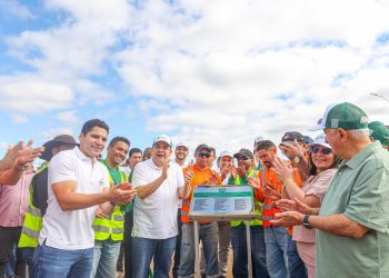 Governador inaugura PI-225 em conjunto de obras para Aroazes