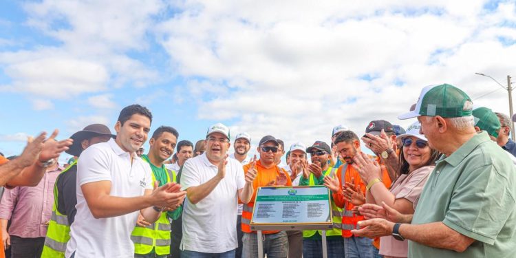 Governador inaugura PI-225 em conjunto de obras para Aroazes