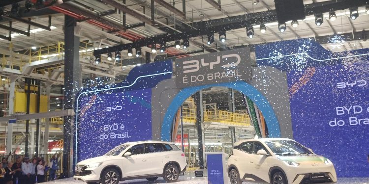 AUTOMÓVEIS: BYD apresenta primeiro carro 100% elétrico produzido no Brasil