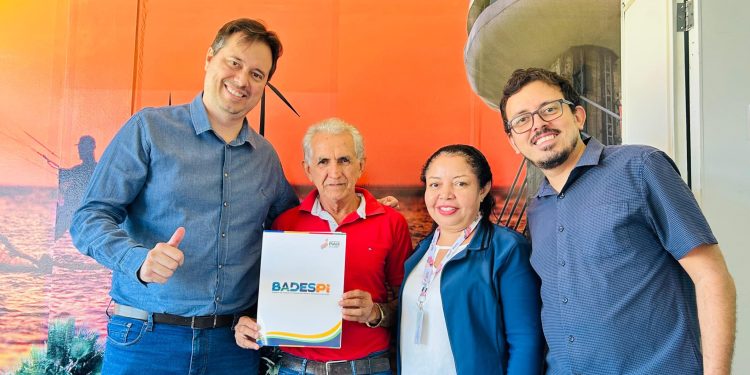 Badespi apoia diversificação de renda com crédito para taxista que também investe na avicultura