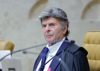 Ministro Fux diverge de Moraes e vota contra cautelares impostas a Bolsonaro