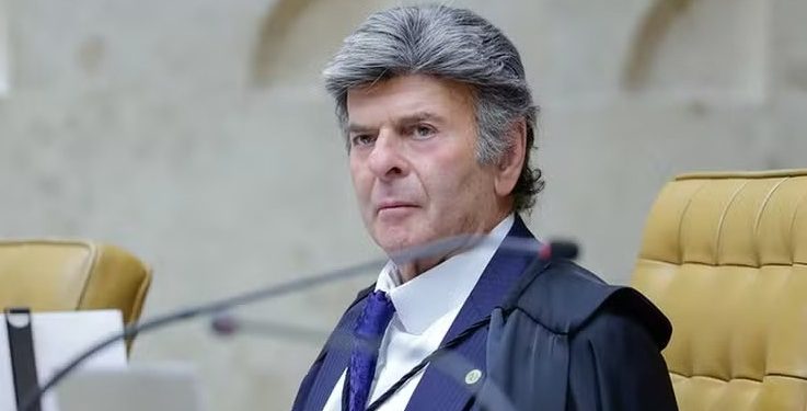 Ministro Fux diverge de Moraes e vota contra cautelares impostas a Bolsonaro