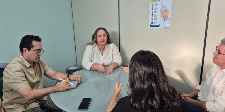 Presidente da FMS visita o HUT e debate do diretores melhorias para o hospital