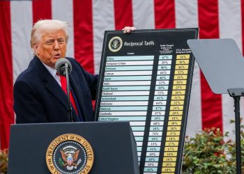 Lula convoca reunião de emergência após Trump impor taxa de 50%