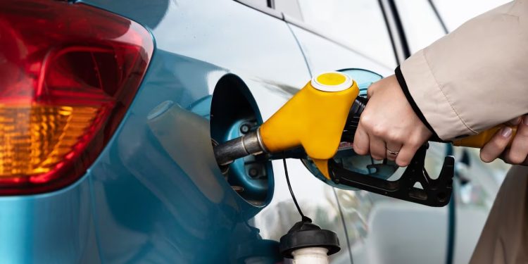 Nova gasolina já está valendo: veja os cuidados ao abastecer o carro