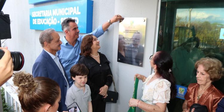 Senador Ciro Nogueira se emociona com homenagem ao pai em Pedro II