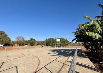 Governo do Estado conclui quadra poliesportiva na cidade de Parnaguá