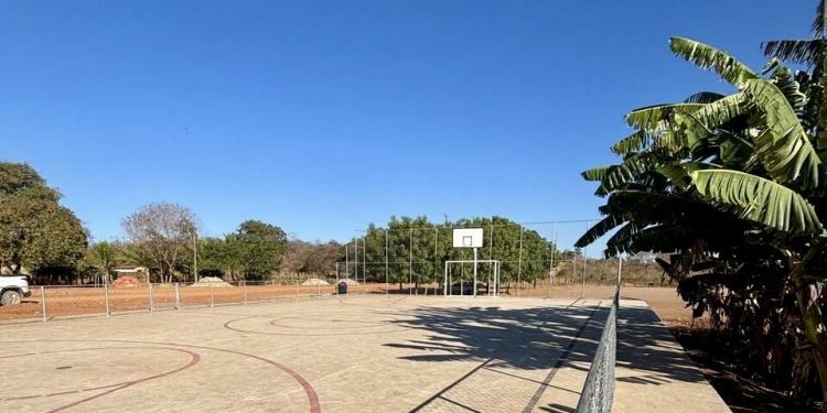 Governo do Estado conclui quadra poliesportiva na cidade de Parnaguá