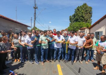 Governador inaugura unidade de segurança pública e pavimentação asfáltica e anuncia novas ações em Santa Filomena