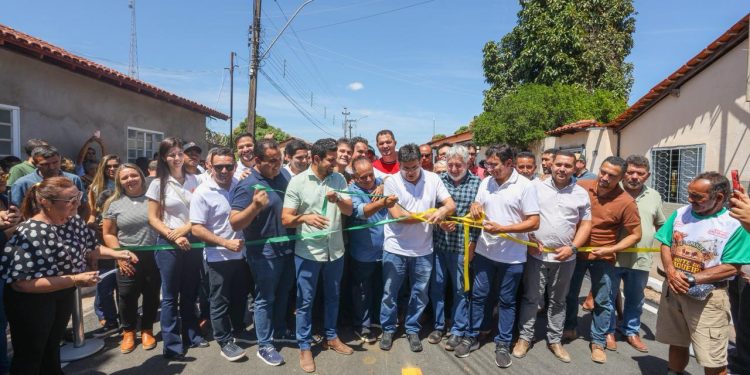 Governador inaugura unidade de segurança pública e pavimentação asfáltica e anuncia novas ações em Santa Filomena