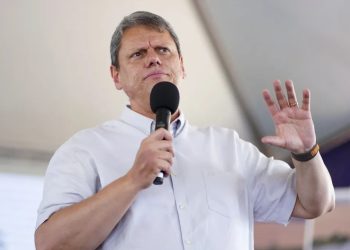 Com “40 anos em quatro”, Tarcísio defende enxugar ministérios