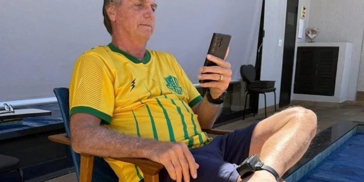 Alexandre de Moraes determina prisão domiciliar de Jair Bolsonaro