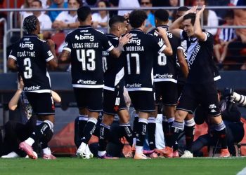 Vasco impõe goleada histórica ao Santos no Morumbis pelo Brasileirão