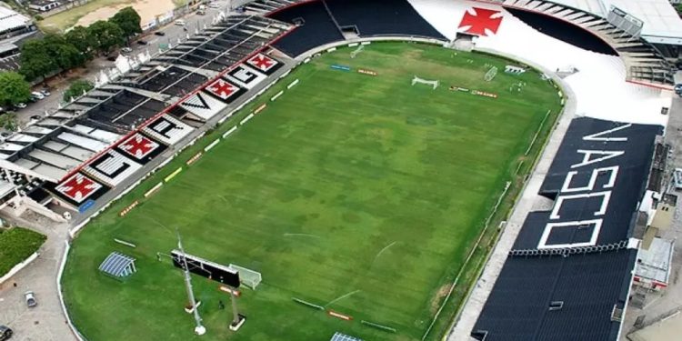 Vasco X CSA promete clima de guerra com torcida insatisfeita, protestos e Diniz na corda bamba