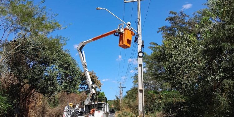 Prefeitura amplia rede de iluminação na avenida Dr. Nicanor Barreto (Estrada da Cacimba Velha)