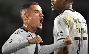 Vasco é dominante, vence o CSA (AL) e garante classificação na Copa do Brasil