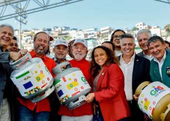 Governo do Brasil garantirá botijão gratuito a 15,5 milhões de famílias