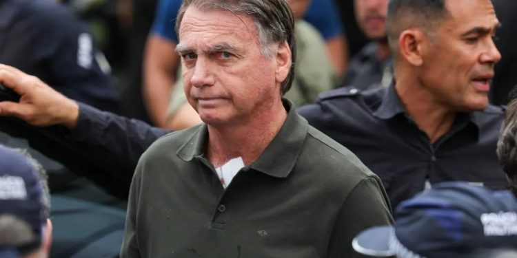 Laudo do ex-presidente Bolsonaro indica câncer de pele, diz médico