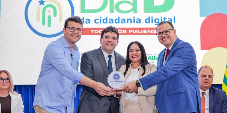 Governador entrega selo a Novo Santo Antônio com 100% da população com nova RG