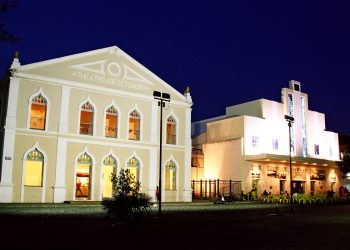Theatro 4 de Setembro celebra 131 anos com programação cultural diversificada