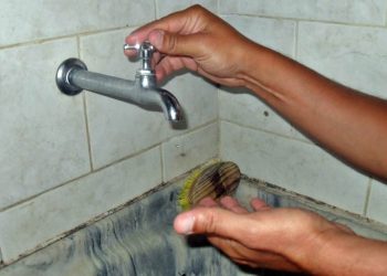 Moradores da zona Leste e parte do Centro de Teresina estão há mais de 48 horas sem água
