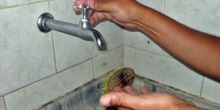 Moradores da zona Leste e parte do Centro de Teresina estão há mais de 48 horas sem água
