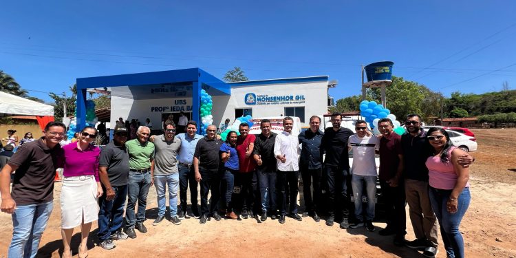 Prefeito de Monsenhor Gil Evandro Abreu entrega UBS e Quadra de Esportes