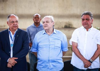 Silvio Mendes assina contrato e ordem de serviço para as obras da galeria do Torquato Neto
