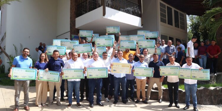 Ciro Nogueira(PP) anuncia mais de R$ 140 milhões para municípios piauienses em um único dia