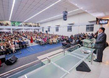 Governador participa de culto em ação de graças, abrindo programação do Dia do Piauí